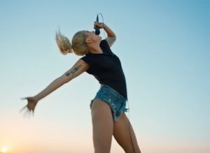 mp3xd-com_ladygaga_perfectillusion-02