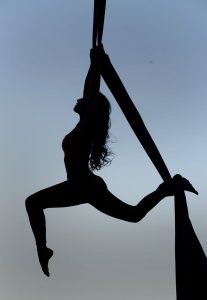 Como hacer acrobacia en tela